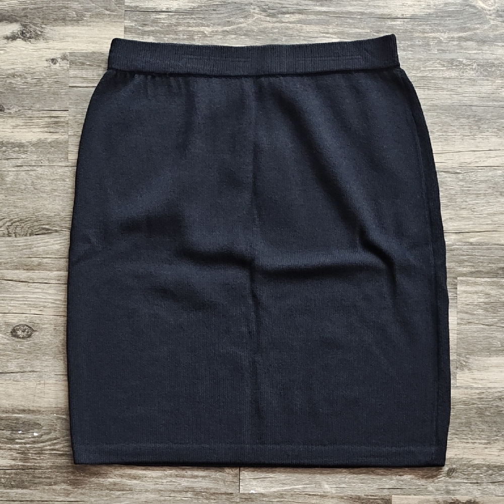 St. John Basics Knit Skirt. Size 12